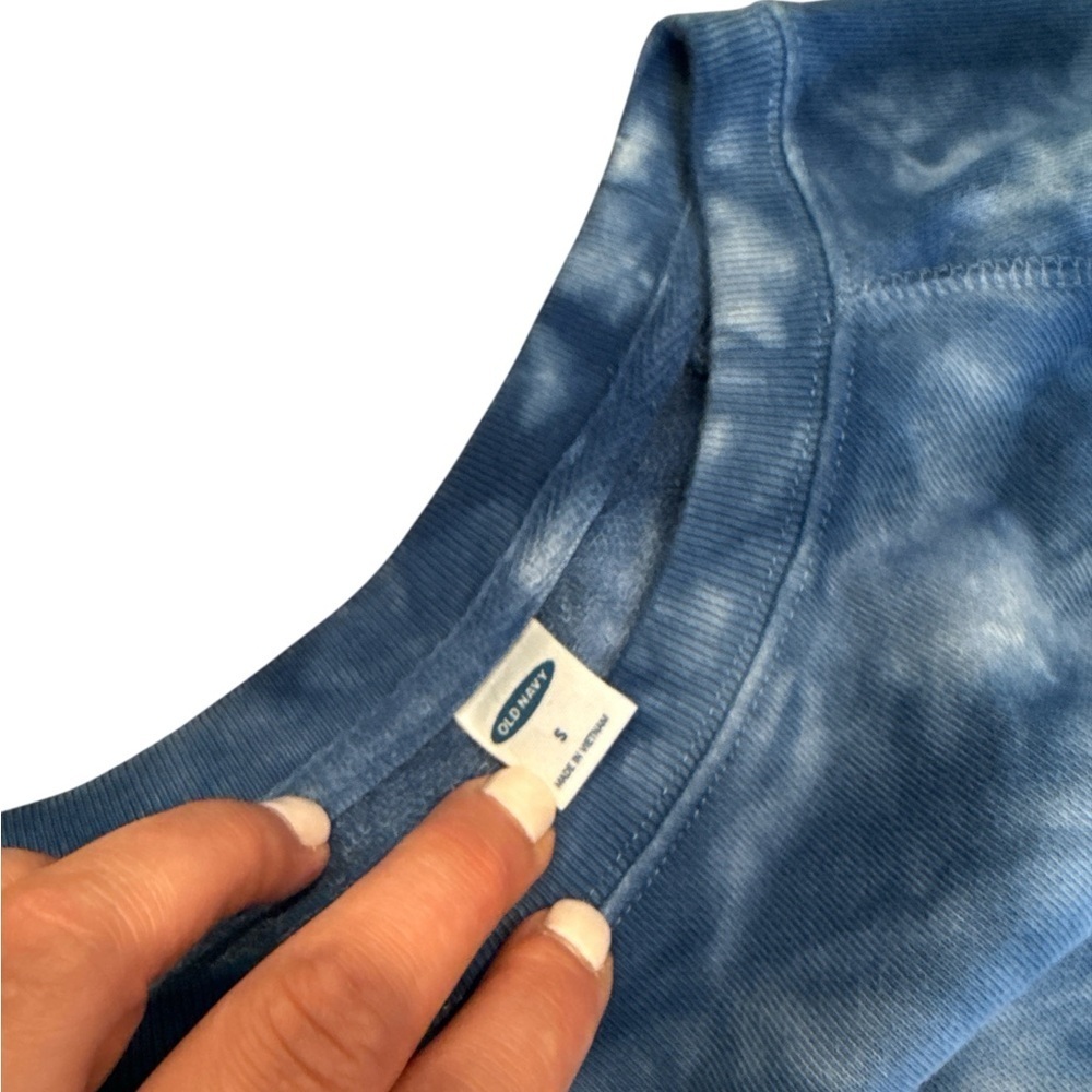 Old Navy Women's Blue Tied Died Sweater - Picture 4 of 4